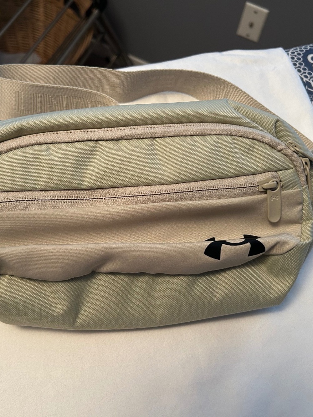 Under Armour Sage Green/Taupe Flex Belt Bag Fanny Pack Crossbody
